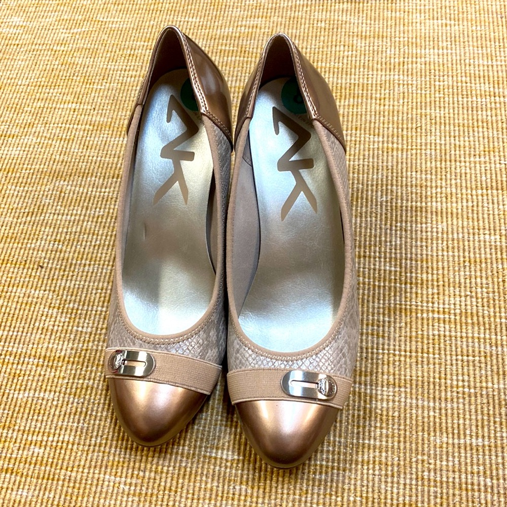 Worn once. Size 8 very comfortable!